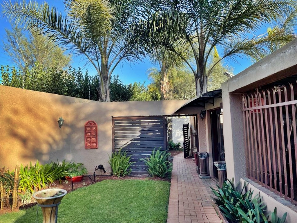 1 Bedroom Garden Flat In Eldoraigne