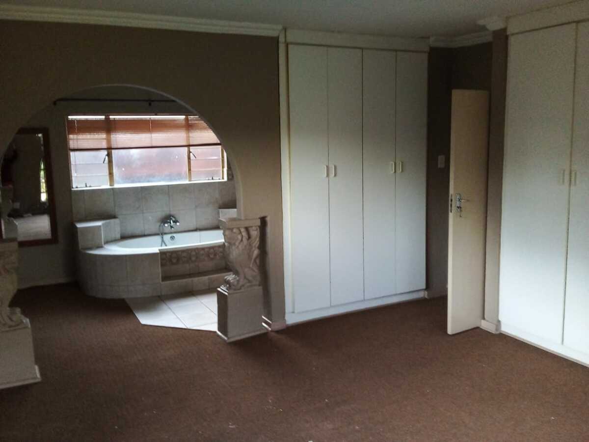 FAIRLANDS GARDEN COTTAGE OLDE CHARM