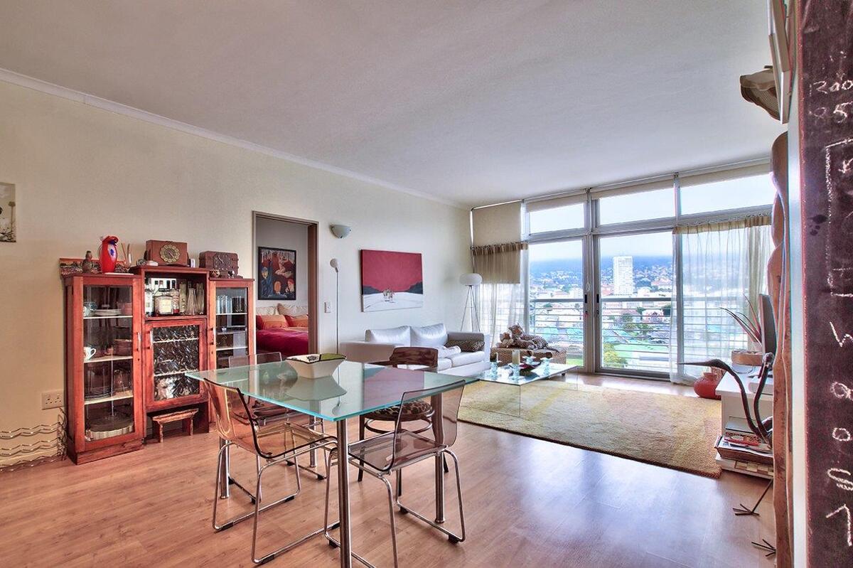 Picture of Top Floor Apartment with 2 bedrooms, 2 bathrooms and 2 secure ...