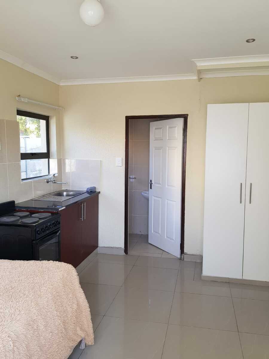 BIRCHACRES KEMPTON PARK STUDIO UNIT