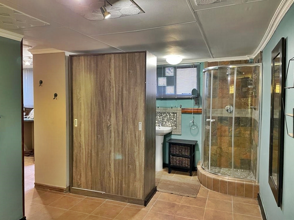 1 Bedroom Garden Flat In Eldoraigne