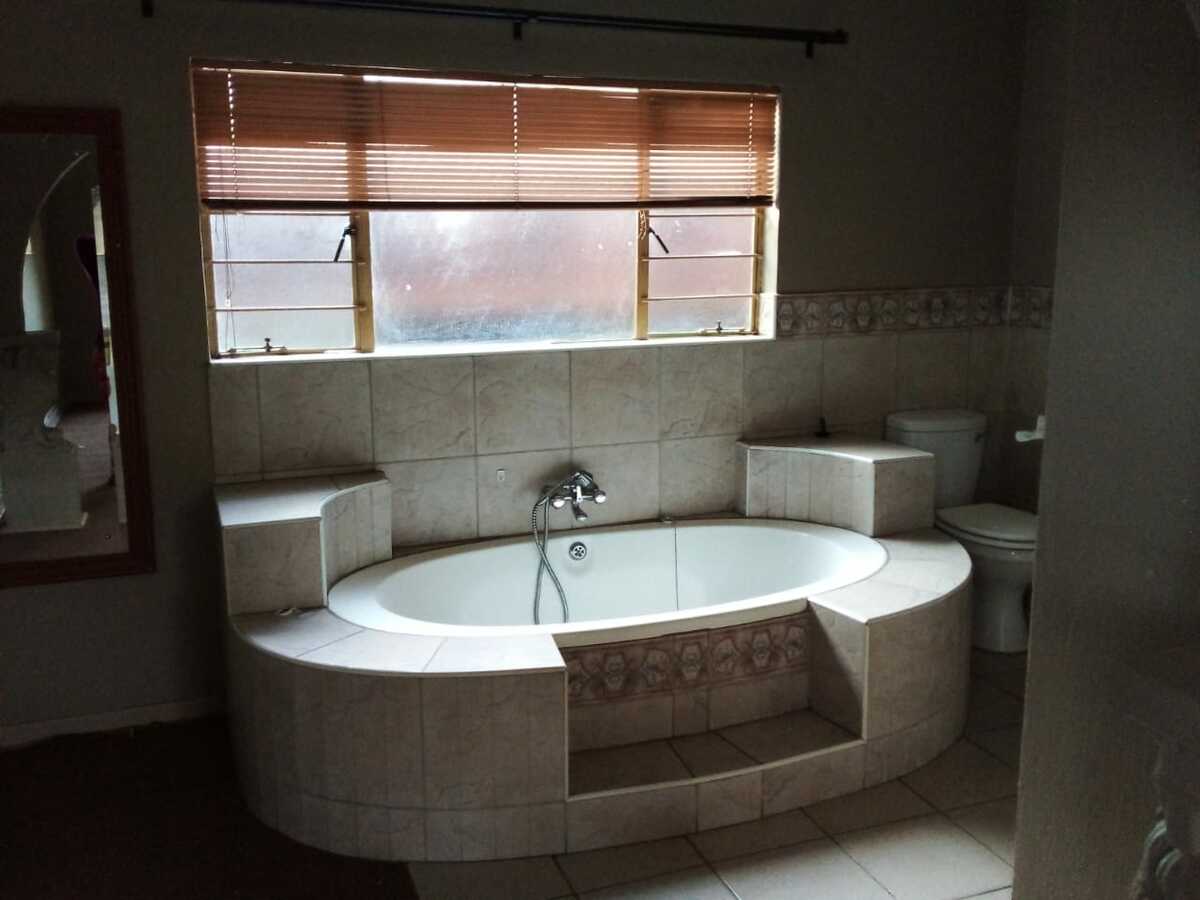 FAIRLANDS GARDEN COTTAGE OLDE CHARM