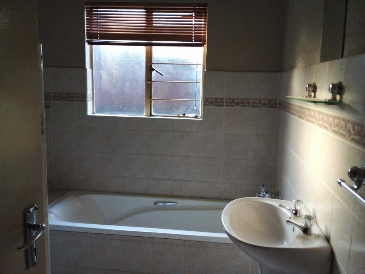 FAIRLANDS GARDEN COTTAGE OLDE CHARM