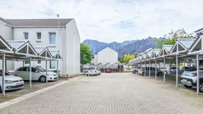 2 Bedroom Apartment / Flat to Rent in Klein Drakenstein, Paarl