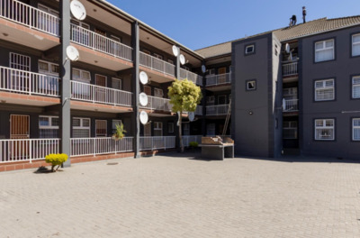 2 Bedroom Apartment / Flat to Rent in Cloetesville, Stellenbosch